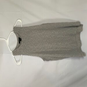 FOREVER 21 Size M Gray Ribbed Sleeveless Top - Thrifty & On-Trend!